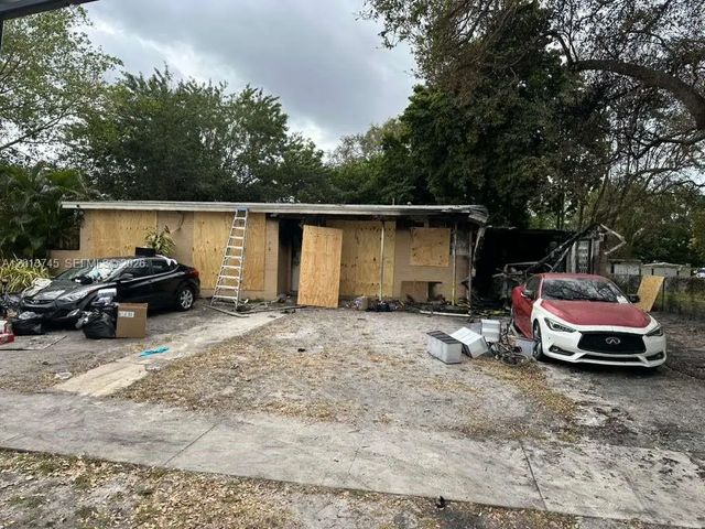 4 of 8 - 3910 Sw 34th Avenue, West Park, FL