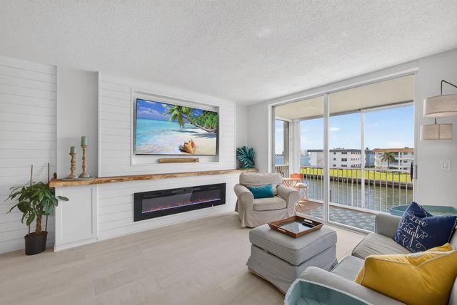 100 Paradise Harbour Boulevard #307, North Palm Beach