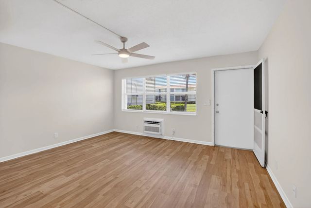 4 of 39 - 660 Horizon W #107, Boynton Beach, FL