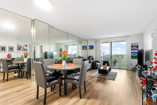 919 Hillcrest Drive #607, Hollywood
