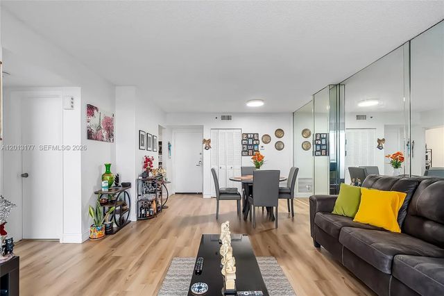 4 of 45 - 919 Hillcrest Drive #607, Hollywood, FL