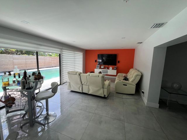 3 of 17 - 6800 Sw 7th Place, North Lauderdale, FL
