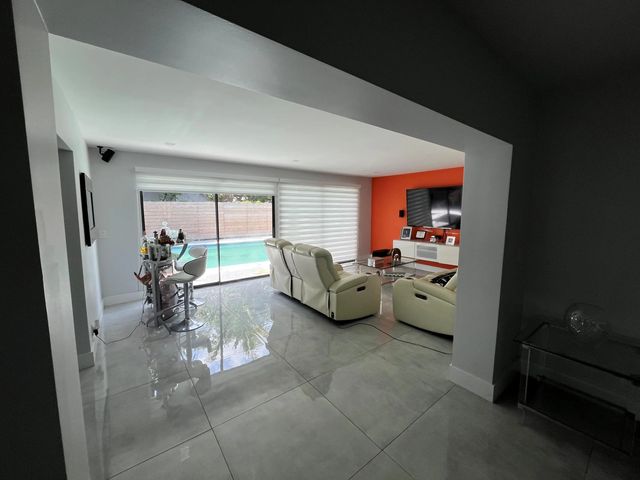 4 of 17 - 6800 Sw 7th Place, North Lauderdale, FL
