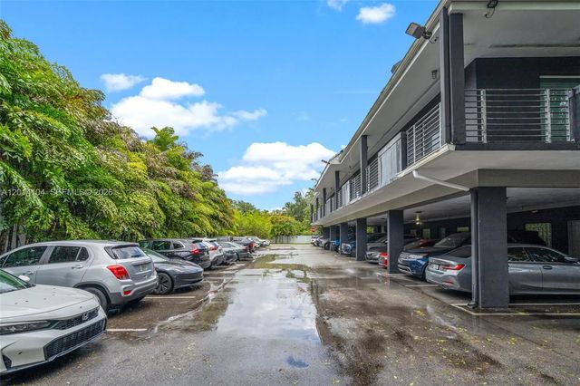 5 of 60 - 6330 Manor Lane #102, South Miami, FL