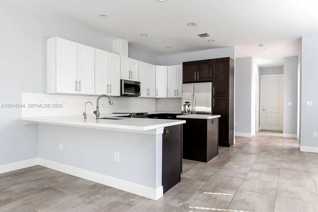 5 of 37 - 1031 Ne 13th Avenue, Fort Lauderdale, FL