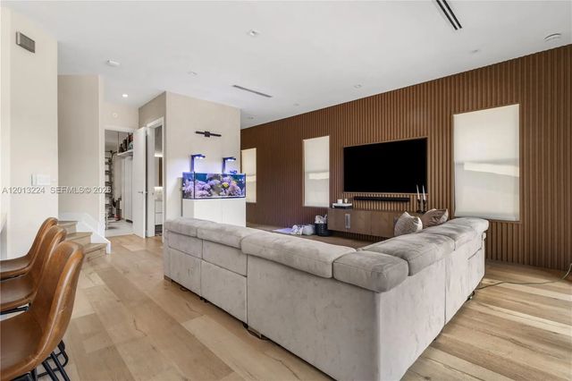 5 of 34 - 3261 W 99th Place, Hialeah, FL