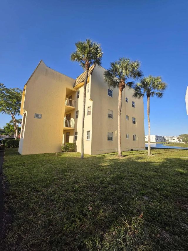 2 of 29 - 8400 Sunrise Lakes Boulevard #107, Sunrise, FL