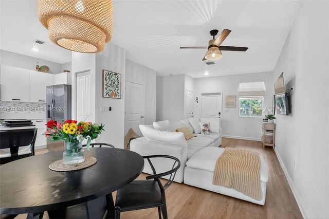 5 of 35 - 12808 Nw 22nd Place, Miami, FL