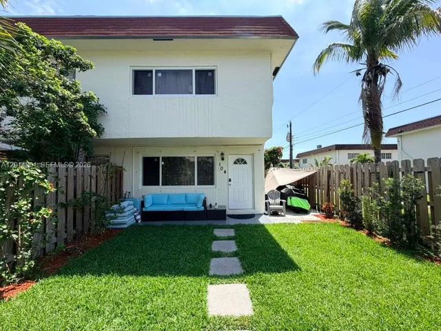 1500 Ne 151st Street #104, Miami