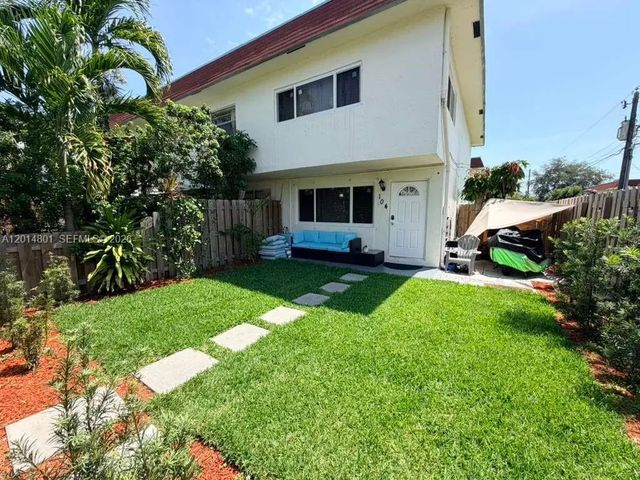 2 of 29 - 1500 Ne 151st Street #104, Miami, FL