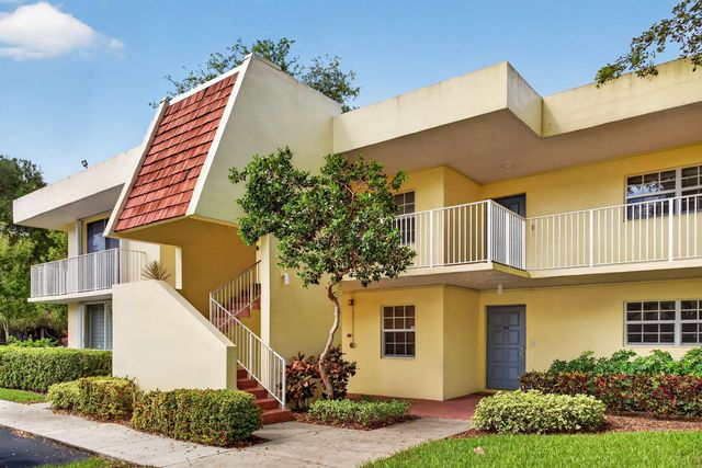 500 Oaks Lane #111, Pompano Beach
