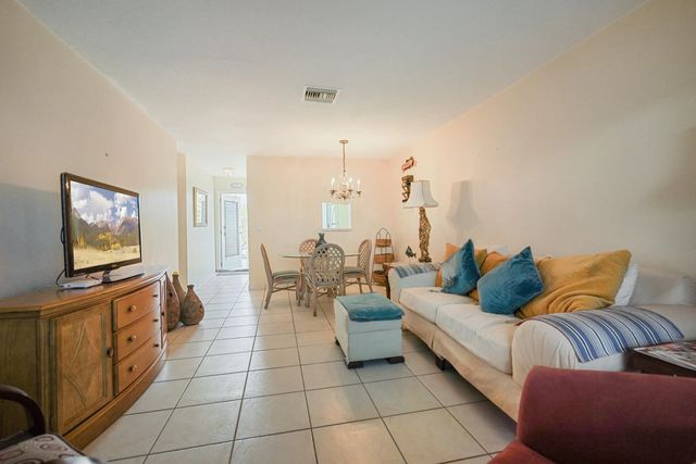 5 of 22 - 2222 Ne 1st Way #204, Boynton Beach, FL