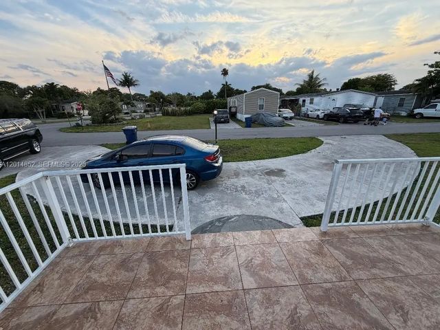 4 of 22 - 19800 Sw 180th Avenue #105, Miami, FL