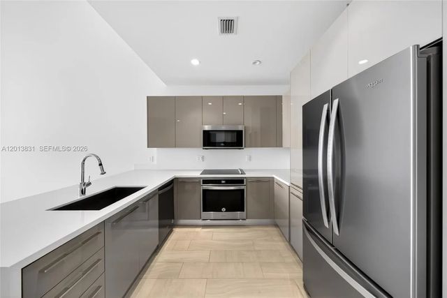 5 of 33 - 2000 Metropica Way #615, Sunrise, FL
