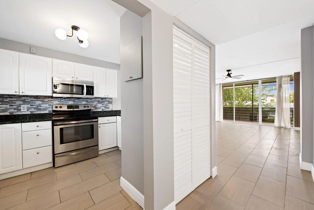 4 of 40 - 113 Royal Park Drive #2h, Oakland Park, FL