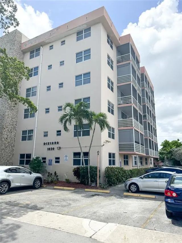 1830 Dixianna Street #201, Hollywood