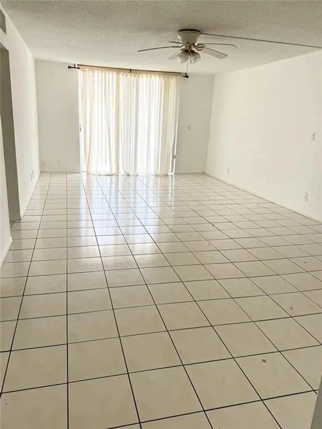 2 of 5 - 1830 Dixianna Street #201, Hollywood, FL
