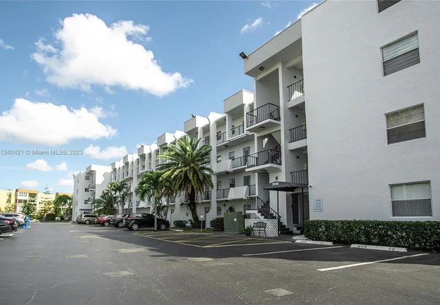 2998 Sunrise Lakes Drive E #116, Sunrise