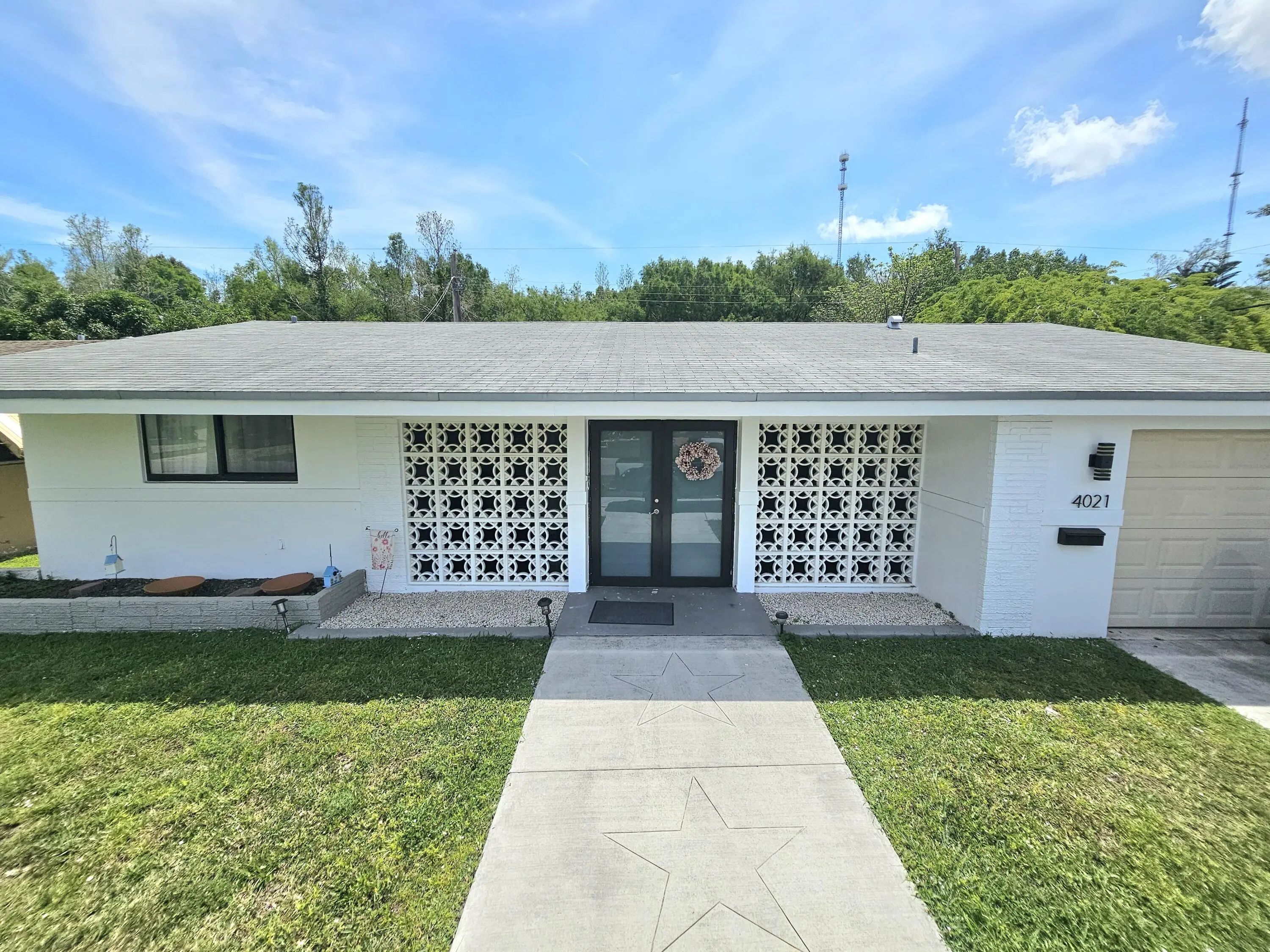 4021 E Shore Road, Miramar