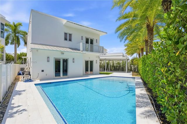 4 of 59 - 8221 Nw 34th Drive, Doral, FL