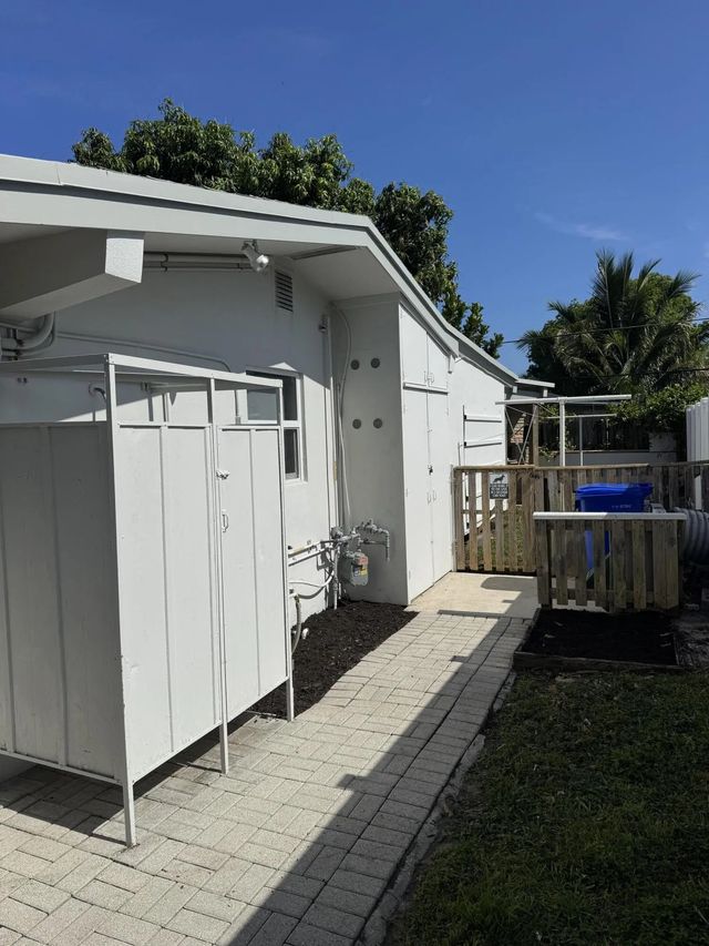 4 of 24 - 2560 Ne 20th Street, Pompano Beach, FL
