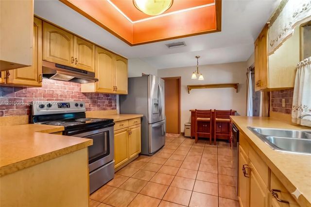 4 of 22 - 4605 Nw 47th Court, Tamarac, FL