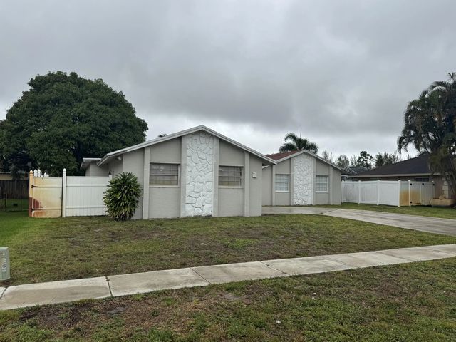 2 of 33 - 589 Cashiers Drive, West Palm Beach, FL