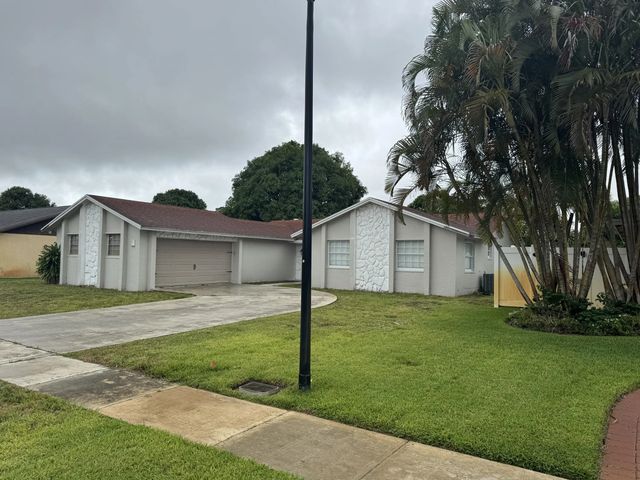 3 of 33 - 589 Cashiers Drive, West Palm Beach, FL