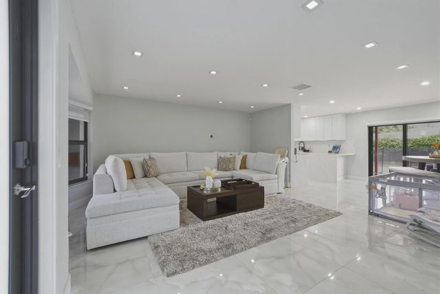 5 of 21 - 4841 Nw 19th Street, Lauderhill, FL