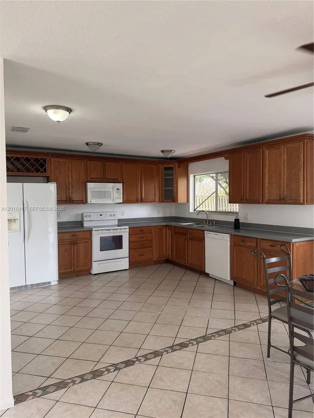 4 of 14 - 731 Sw 24th Street, Vero Beach, FL