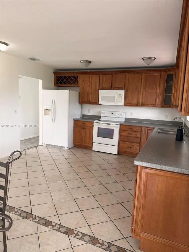 5 of 14 - 731 Sw 24th Street, Vero Beach, FL