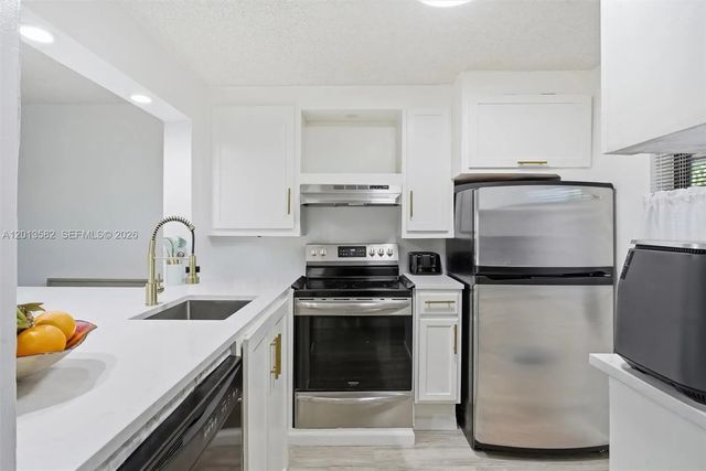 3 of 37 - 5501 Lakeside Drive #204, Margate, FL