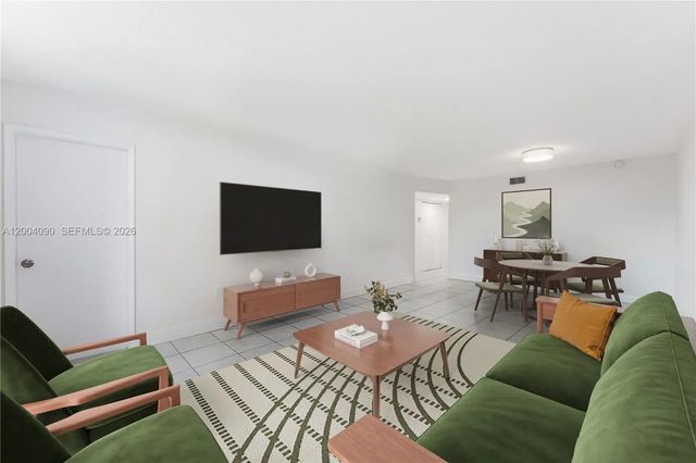10852 N Kendall Drive #312, Miami