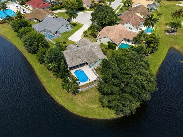 2 of 27 - 6031 Wedgewood Village Circle, Greenacres, FL