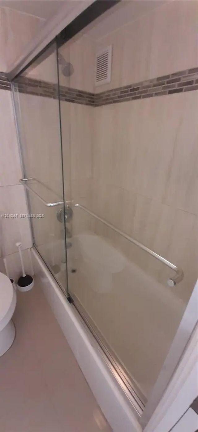 3 of 11 - 16909 N Bay Road #914, Sunny Isles Beach, FL
