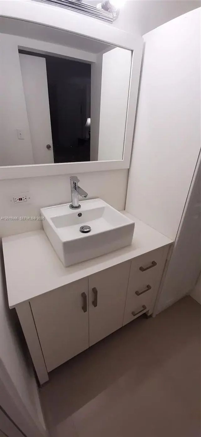 4 of 11 - 16909 N Bay Road #914, Sunny Isles Beach, FL