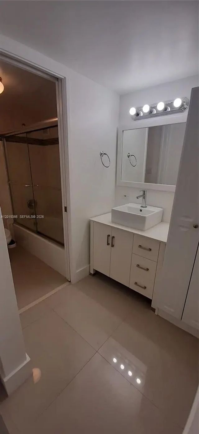 5 of 11 - 16909 N Bay Road #914, Sunny Isles Beach, FL