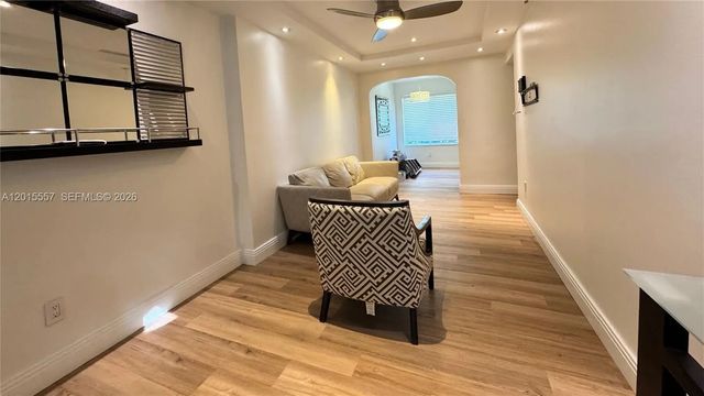 4 of 13 - 645 Lenox Avenue, Miami Beach, FL