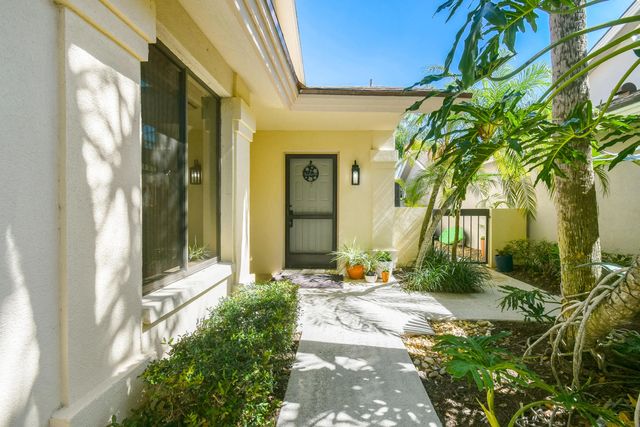 2 of 40 - 137 Harbourside Circle, Jupiter, FL