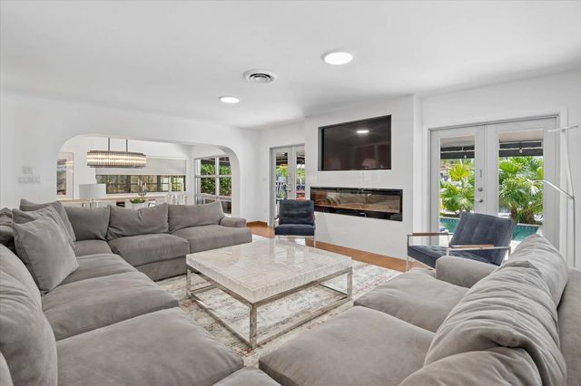 3 of 40 - 325 Coconut Isle Drive, Fort Lauderdale, FL