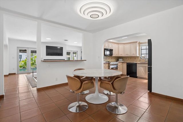 4 of 40 - 325 Coconut Isle Drive, Fort Lauderdale, FL