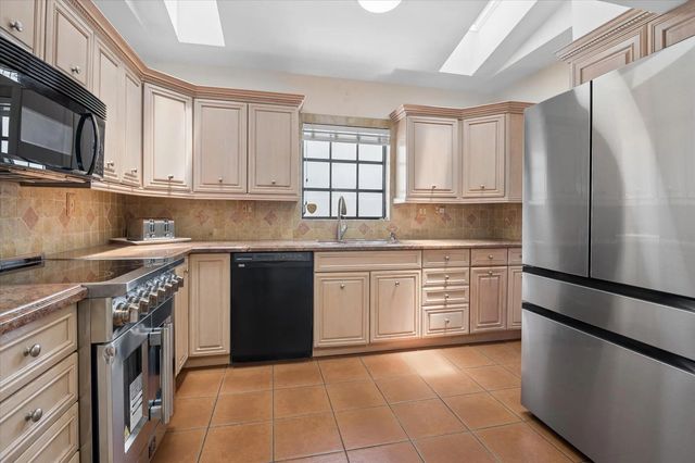 5 of 40 - 325 Coconut Isle Drive, Fort Lauderdale, FL