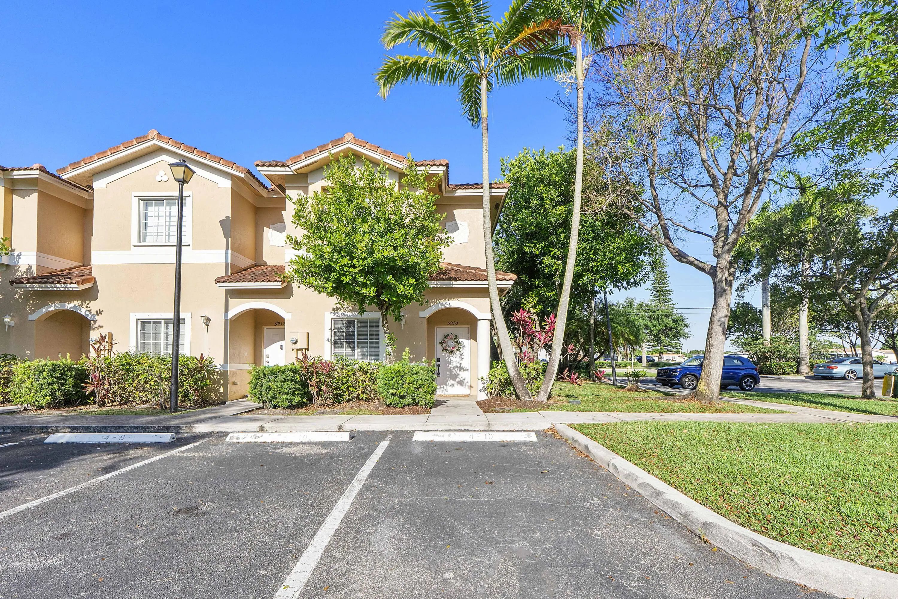 5910 Riverside Avenue, Tamarac