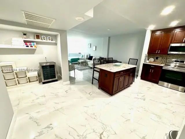 4 of 10 - 19370 Collins Avenue #826, Sunny Isles Beach, FL