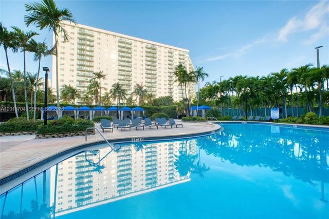 5 of 10 - 19370 Collins Avenue #826, Sunny Isles Beach, FL