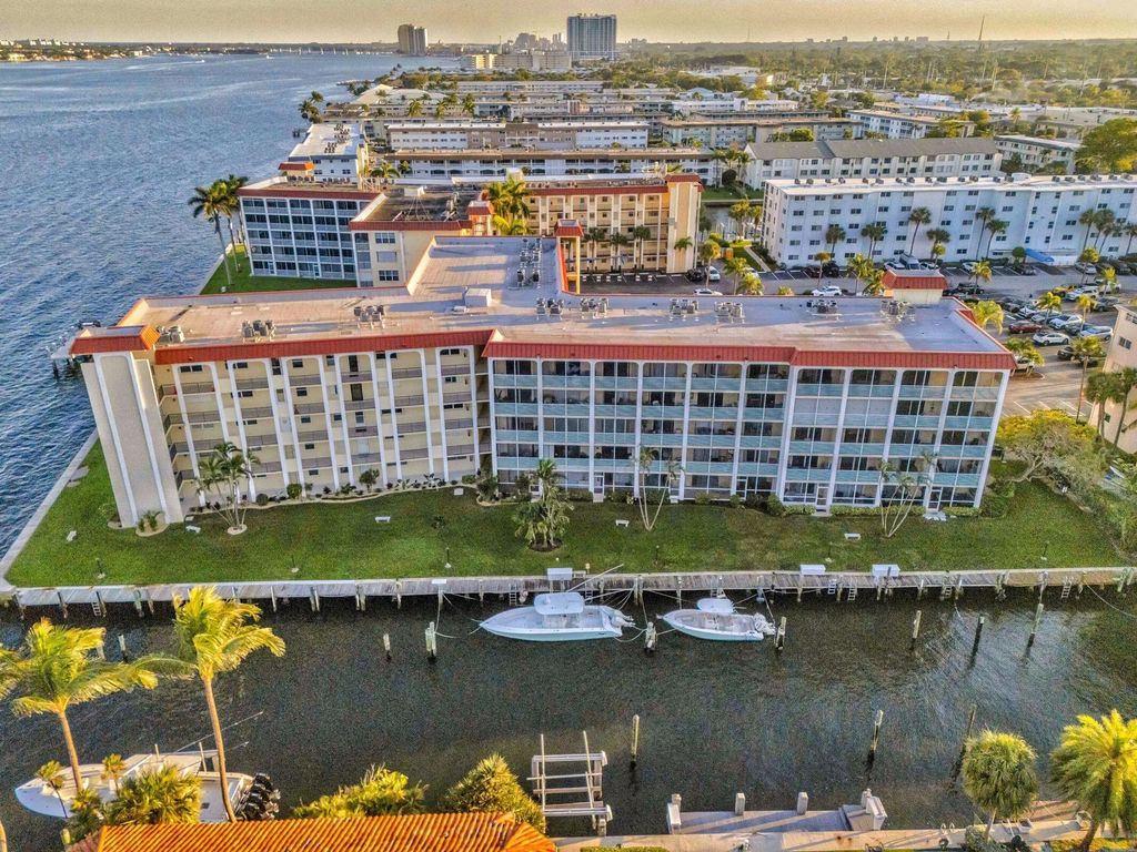 105 Paradise Harbour Boulevard #108, North Palm Beach