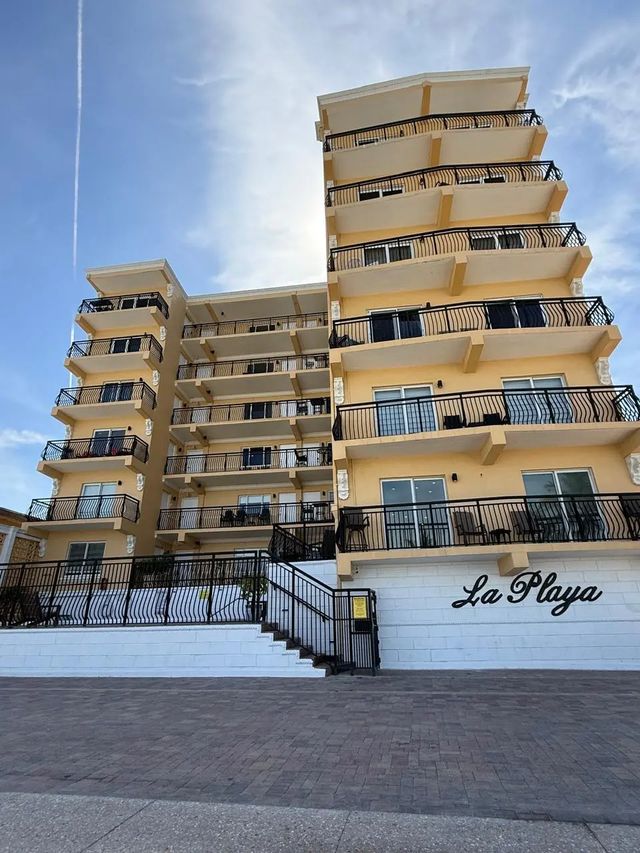 1815 N Surf Road #402, Hollywood