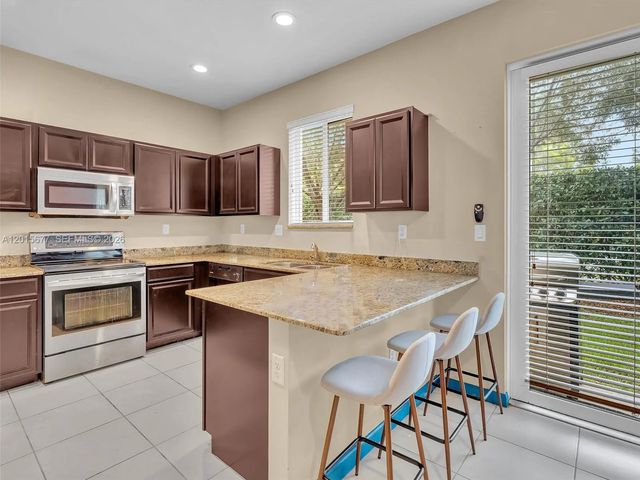 1410 Nw 214th Terrace, Miami Gardens