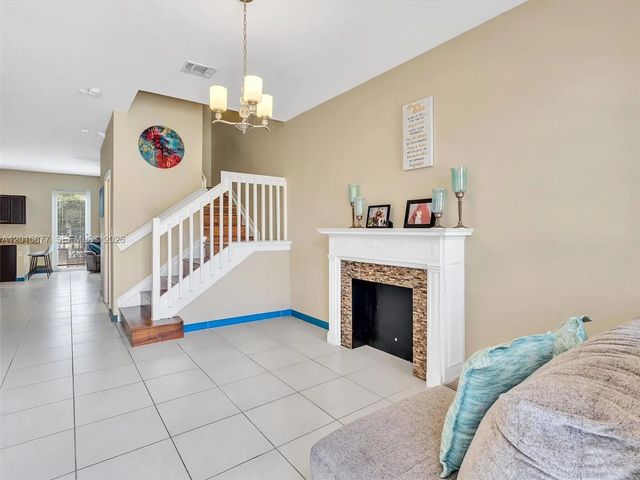 4 of 43 - 1410 Nw 214th Terrace, Miami Gardens, FL
