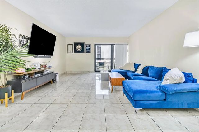 4040 N Hills Drive #20, Hollywood